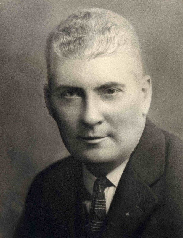 1933